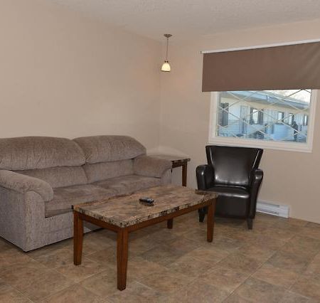 Thunderhill Motel And Suites Swan River Bagian luar foto