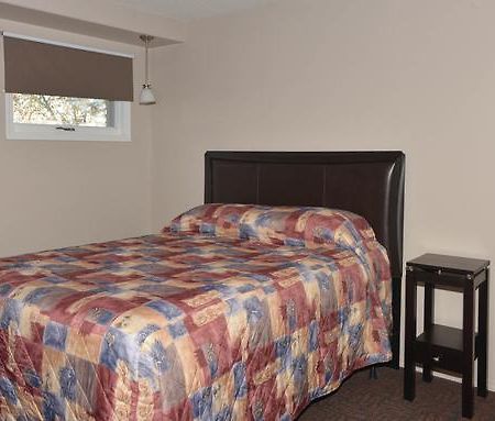 Thunderhill Motel And Suites Swan River Bagian luar foto